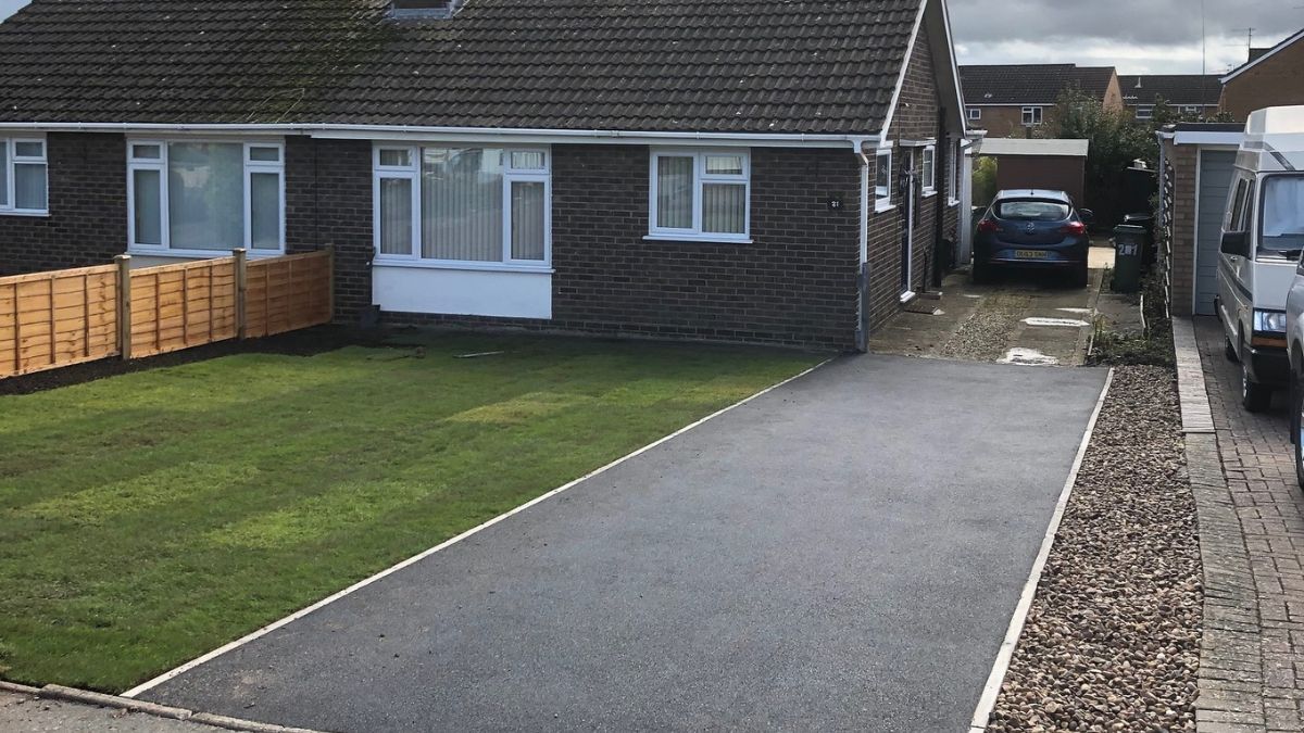 Hobbs Sep 19 Tarmac Drive 1